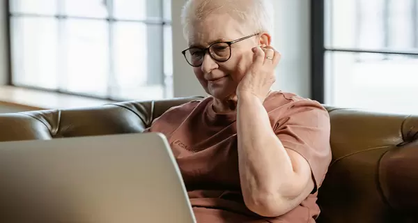 Видеоидентификация пенсионеров: личный опыт прохождения и почему выплаты могут остановить